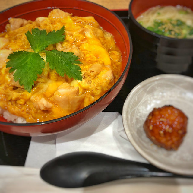 鶏 三和 親子丼 鶏そばセット @守谷SA